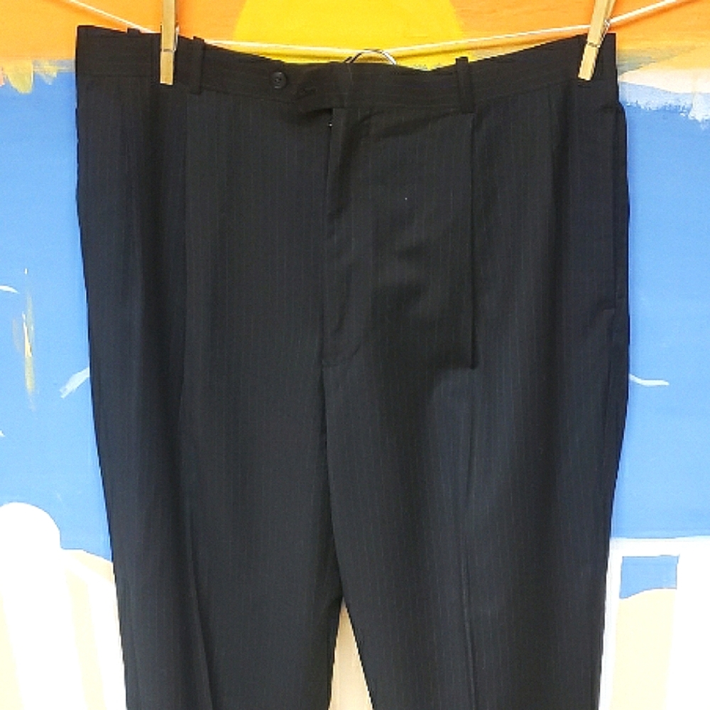 Mens pinstripe suit - Picture 4 of 12